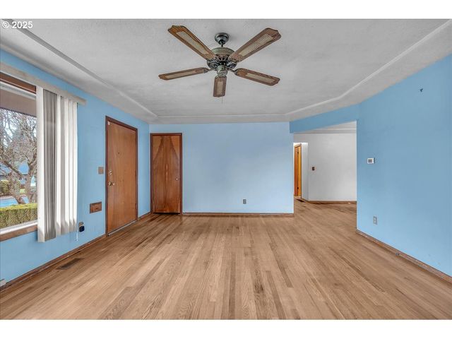 1550 Se 4TH St, Gresham, OR 97080