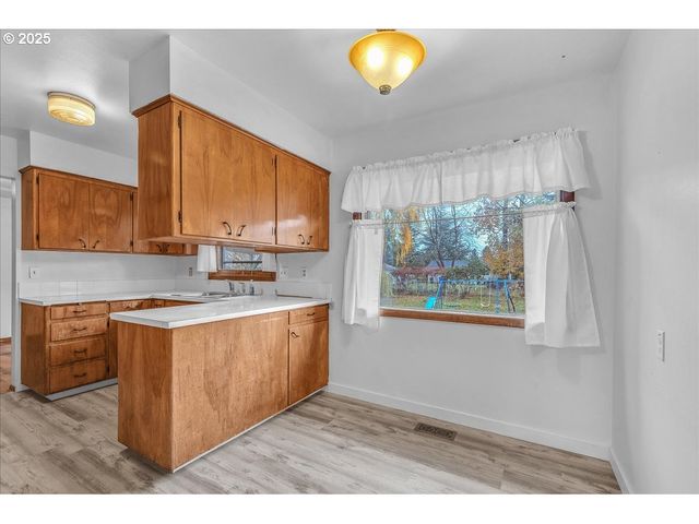 1550 Se 4TH St, Gresham, OR 97080