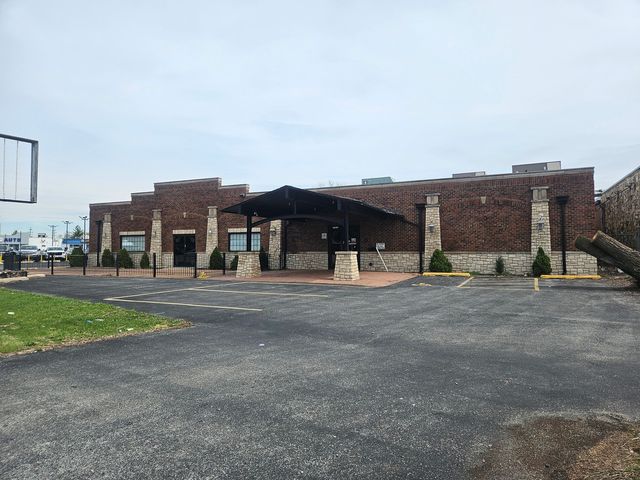 11011 Southwest Highway, Palos Hills, IL 60465