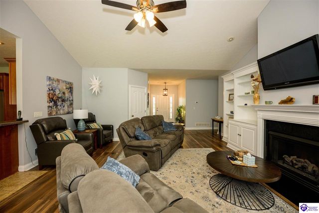 330 Stonebriar Drive, Elizabethtown, KY 42701