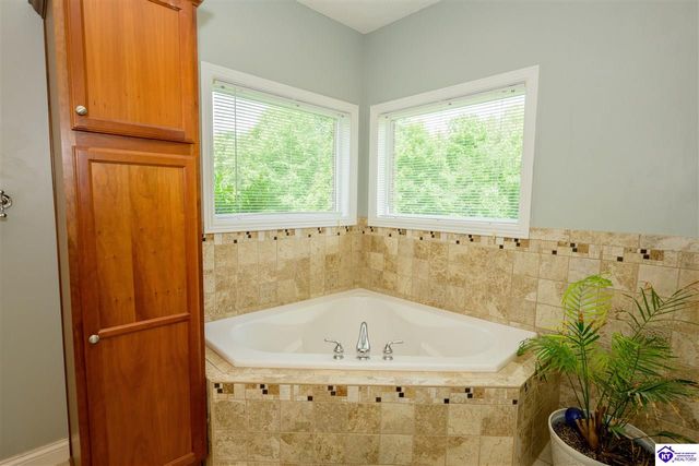 330 Stonebriar Drive, Elizabethtown, KY 42701
