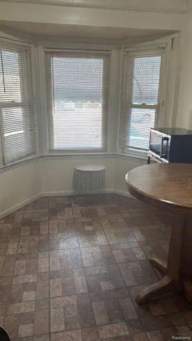 17205 Shaftsbury Avenue, Detroit, MI 48219