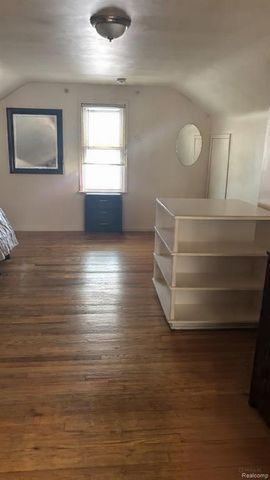 17205 Shaftsbury Avenue, Detroit, MI 48219