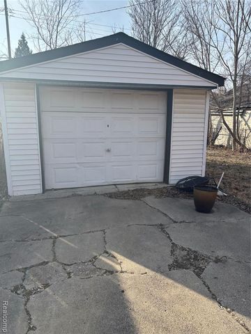 17205 Shaftsbury Avenue, Detroit, MI 48219