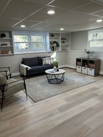 38 Rocky Knook Ln, Marion, MA 02738