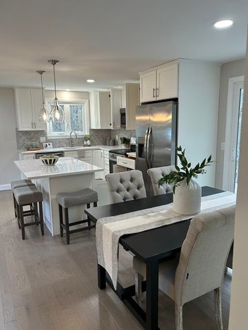 38 Rocky Knook Ln, Marion, MA 02738