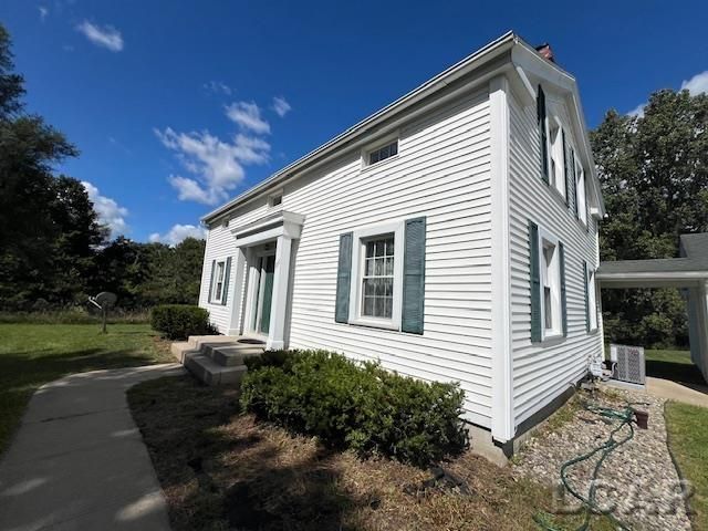 1010 W Valley Road, Adrian, MI 49221