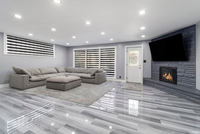 3721 Surrey Lane, South Bend, IN 46628