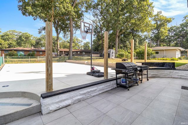 3721 Surrey Lane, South Bend, IN 46628