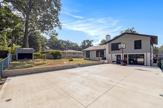 3721 Surrey Lane, South Bend, IN 46628