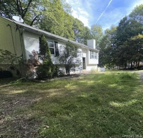 11 Park Lane, Holmes, NY 12531