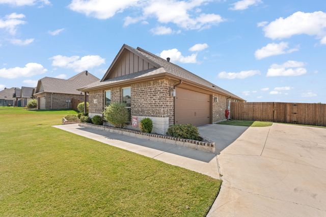 121 Tall Pine Drive, Godley, TX 76044