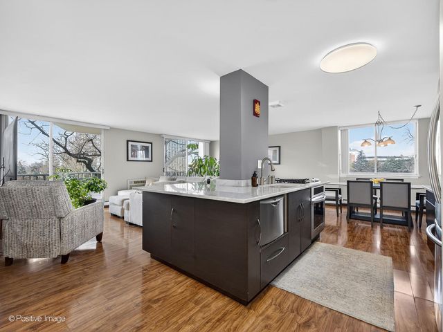 40 N Tower Road 2F, Oak Brook, IL 60523