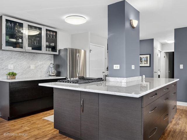 40 N Tower Road 2F, Oak Brook, IL 60523