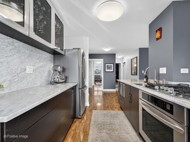 40 N Tower Road 2F, Oak Brook, IL 60523