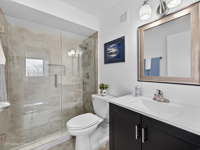 40 N Tower Road 2F, Oak Brook, IL 60523