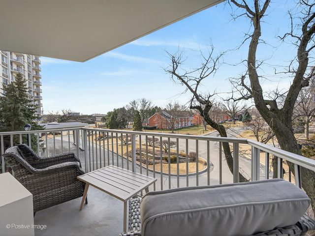 40 N Tower Road 2F, Oak Brook, IL 60523