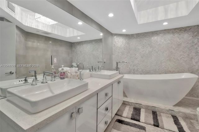 16425 Collins Avenue 1612, Sunny Isles Beach, FL 33160