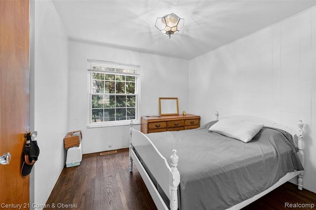 9207 Inkster Road, Livonia, MI 48150