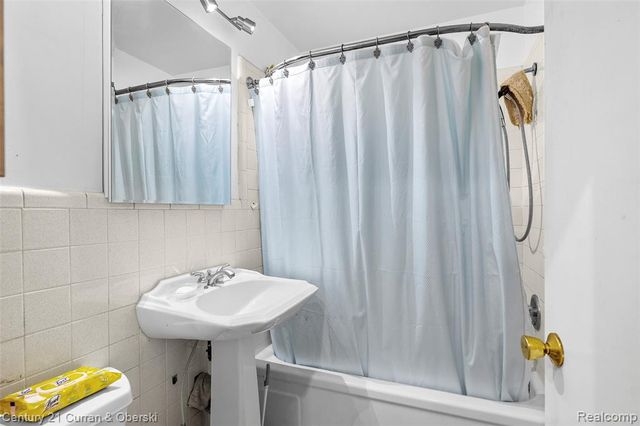 9207 Inkster Road, Livonia, MI 48150