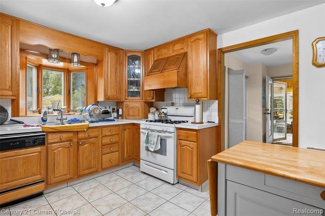 9207 Inkster Road, Livonia, MI 48150