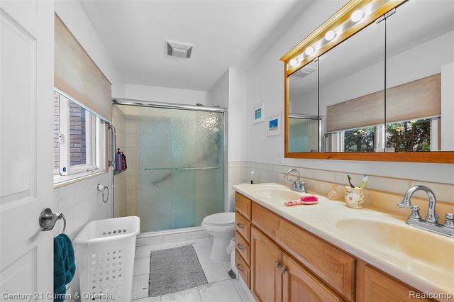 9207 Inkster Road, Livonia, MI 48150