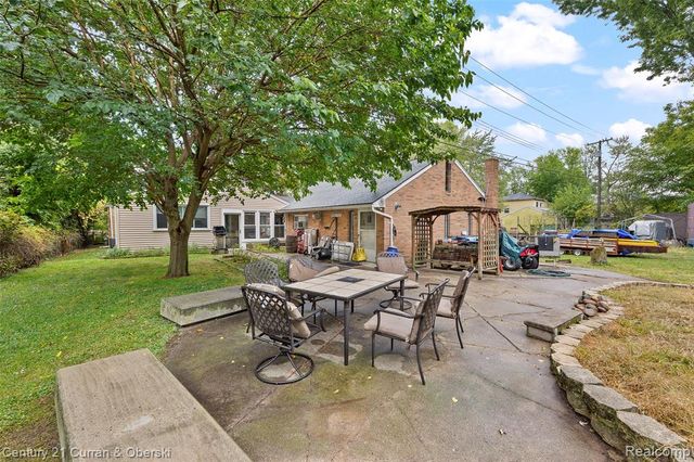 9207 Inkster Road, Livonia, MI 48150