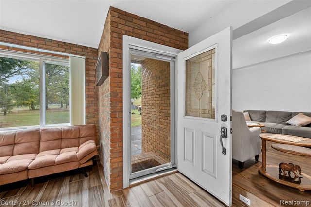 9207 Inkster Road, Livonia, MI 48150