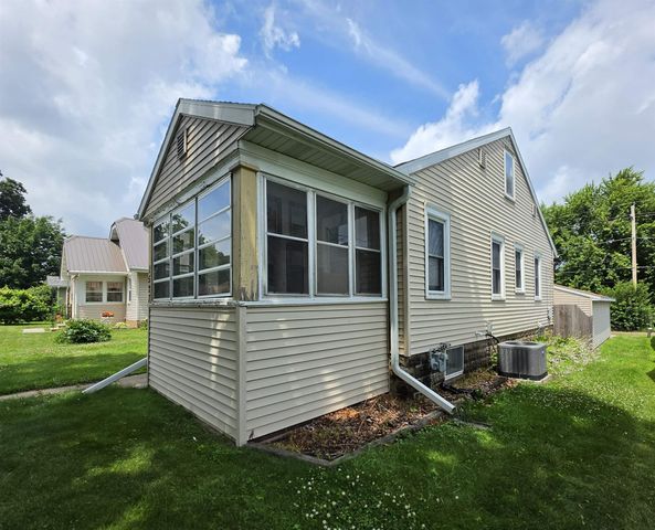 1527 Bertch Avenue, Waterloo, IA 50702