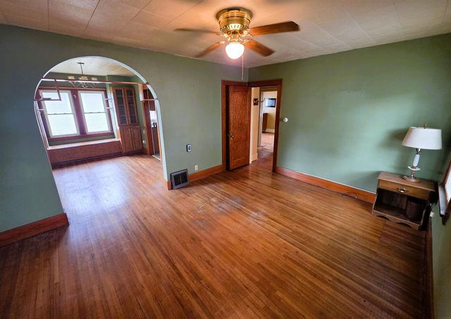 1527 Bertch Avenue, Waterloo, IA 50702