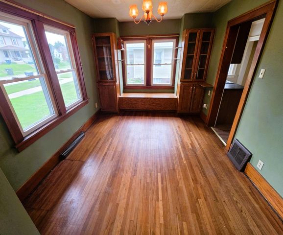 1527 Bertch Avenue, Waterloo, IA 50702