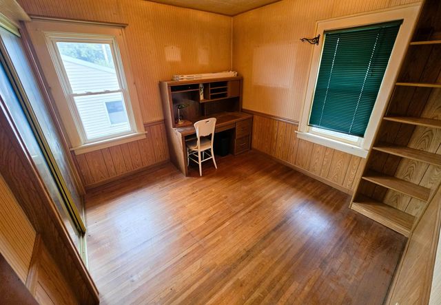 1527 Bertch Avenue, Waterloo, IA 50702