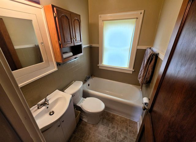 1527 Bertch Avenue, Waterloo, IA 50702
