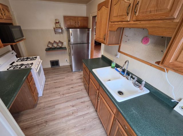 1527 Bertch Avenue, Waterloo, IA 50702