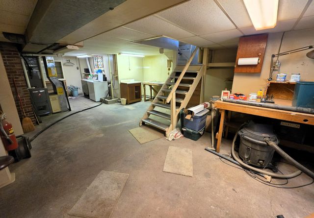 1527 Bertch Avenue, Waterloo, IA 50702
