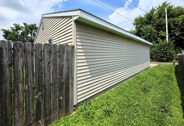 1527 Bertch Avenue, Waterloo, IA 50702