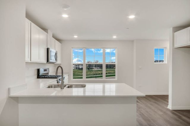 425 Lakeshore Court, St. Charles, IL 60174