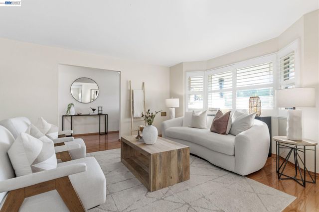 780 Terry Ln, Livermore, CA 94550