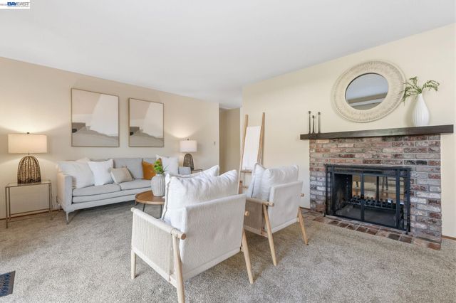 780 Terry Ln, Livermore, CA 94550