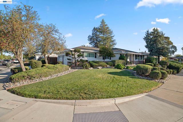 780 Terry Ln, Livermore, CA 94550