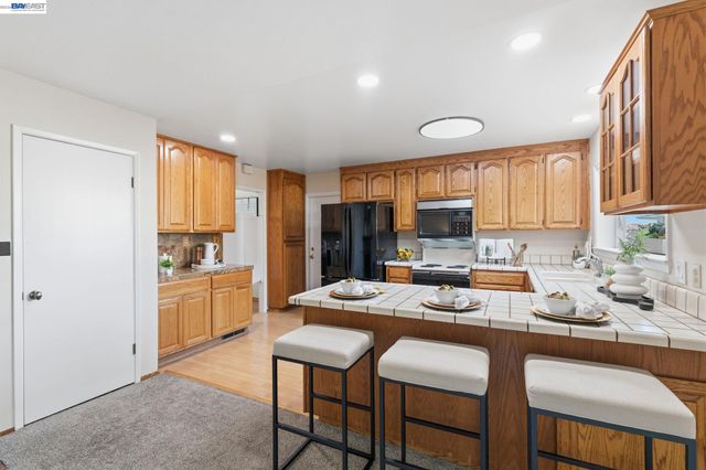 780 Terry Ln, Livermore, CA 94550