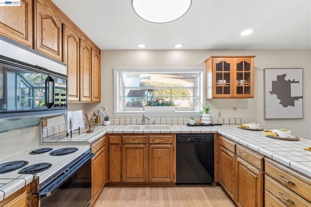 780 Terry Ln, Livermore, CA 94550