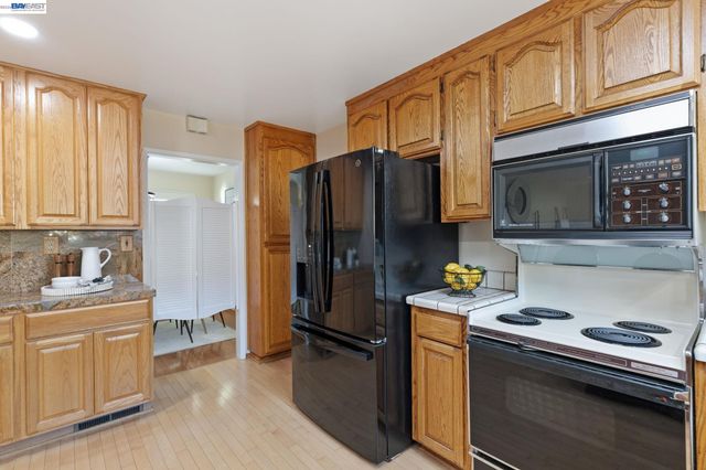 780 Terry Ln, Livermore, CA 94550