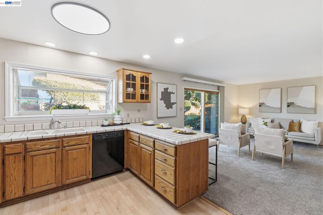 780 Terry Ln, Livermore, CA 94550