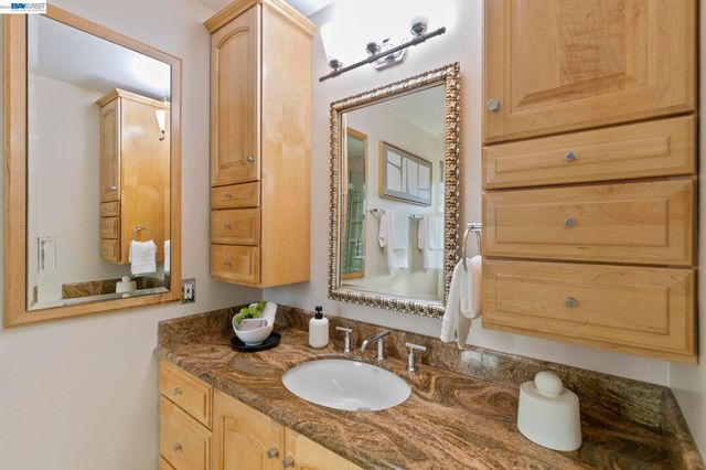 780 Terry Ln, Livermore, CA 94550