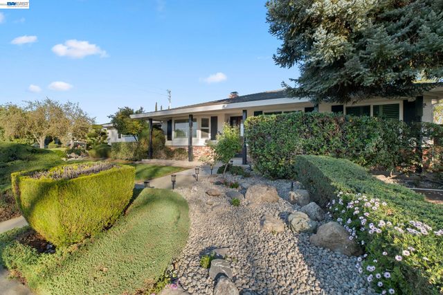 780 Terry Ln, Livermore, CA 94550