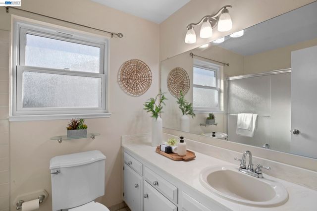 780 Terry Ln, Livermore, CA 94550