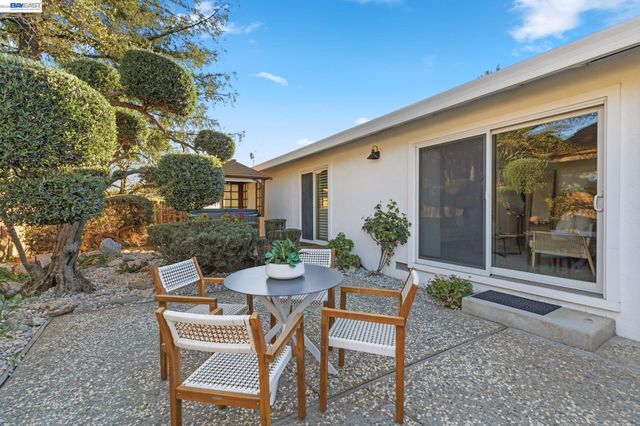 780 Terry Ln, Livermore, CA 94550