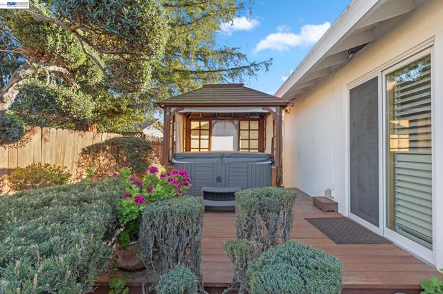 780 Terry Ln, Livermore, CA 94550