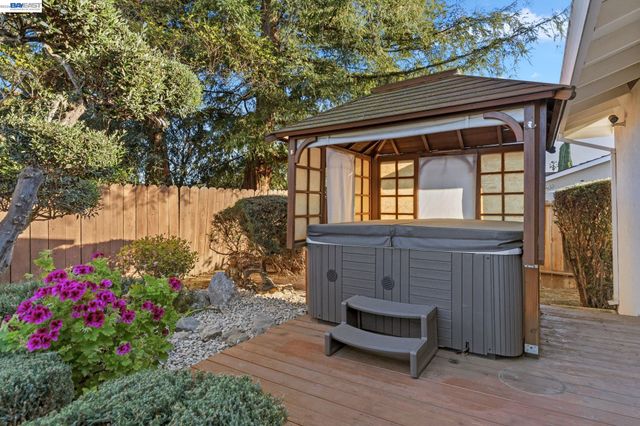 780 Terry Ln, Livermore, CA 94550